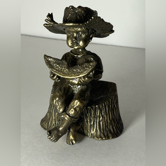 Adorable Bronze Figurine of Barefoot Boy Watermelon on a stump signed Schuber - Picture 4 of 10